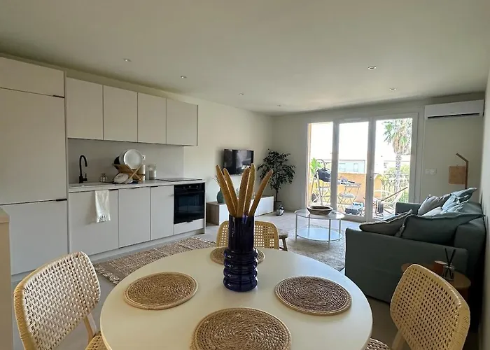 Le Bleu De Giens Єр