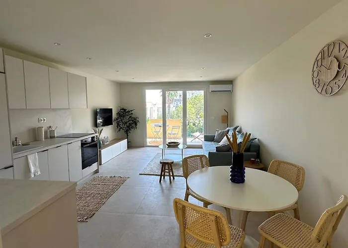 Le Bleu De Giens Єр