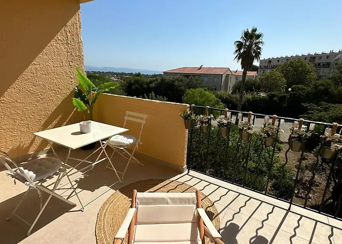 Апартаменти Le Bleu De Giens